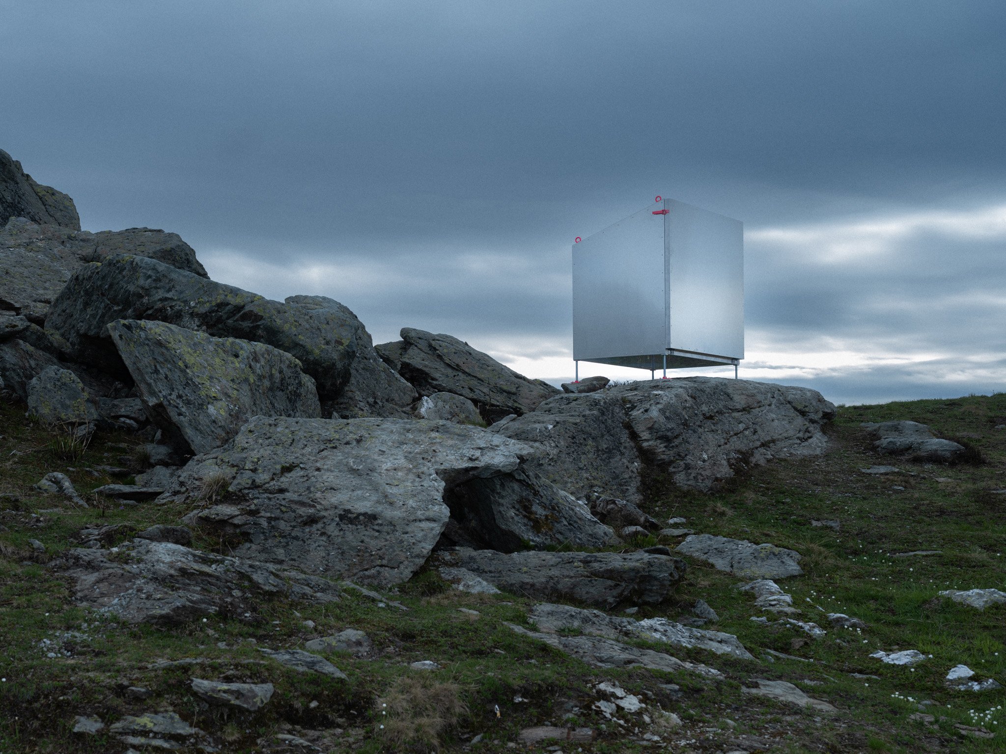 Latzoum_ECAL_jonasmeynet8.1.jpg
