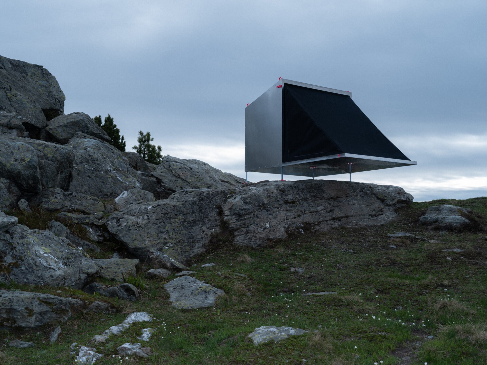 Latzoum_ECAL_jonasmeynet9_compressed.jpeg