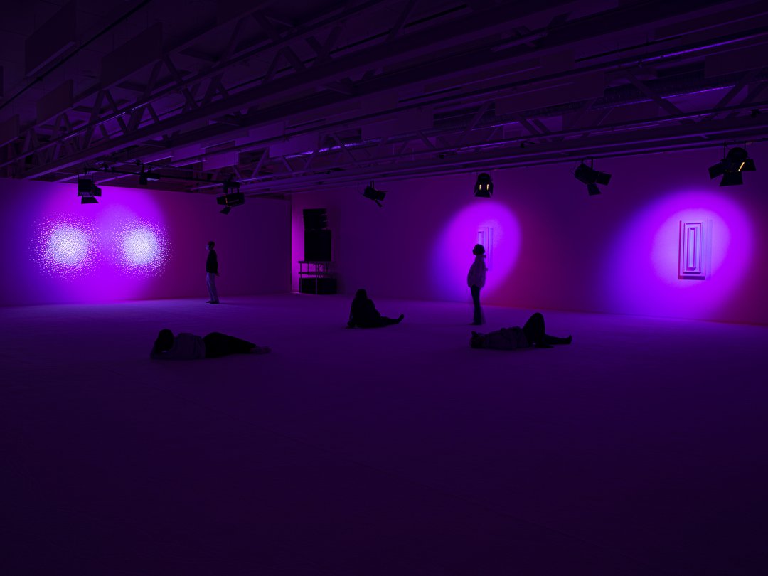 Exposition «Dream House» de La Monte Young – Marian Zazeela – Jung Hee Choi,26.11.2021–28.01.2022,Galerie l'elac