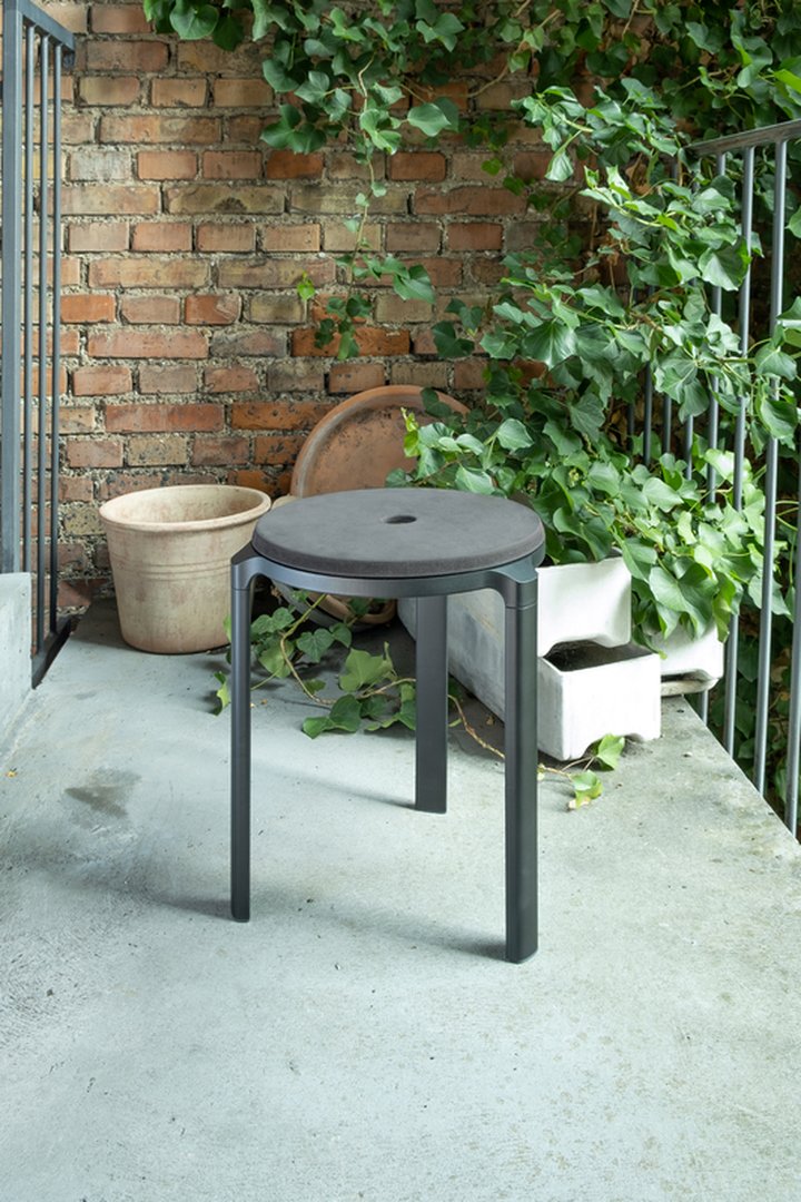 Maxime Zenderoudi – Stool 1020