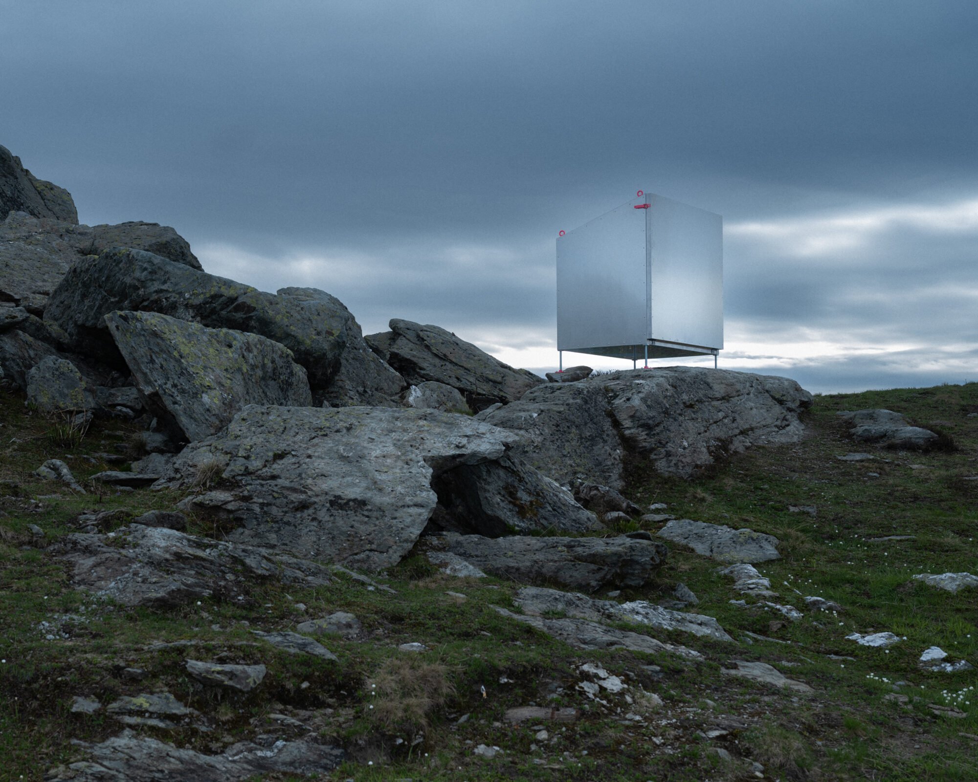 Latzoum_ECAL_jonasmeynet8_compressed.jpeg